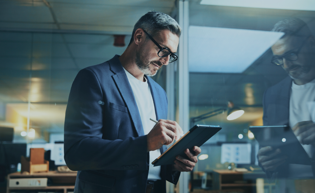 IT decision-maker managing cloud infrastructure on a tablet – illustrating multi-cloud operations and strategic platform management.