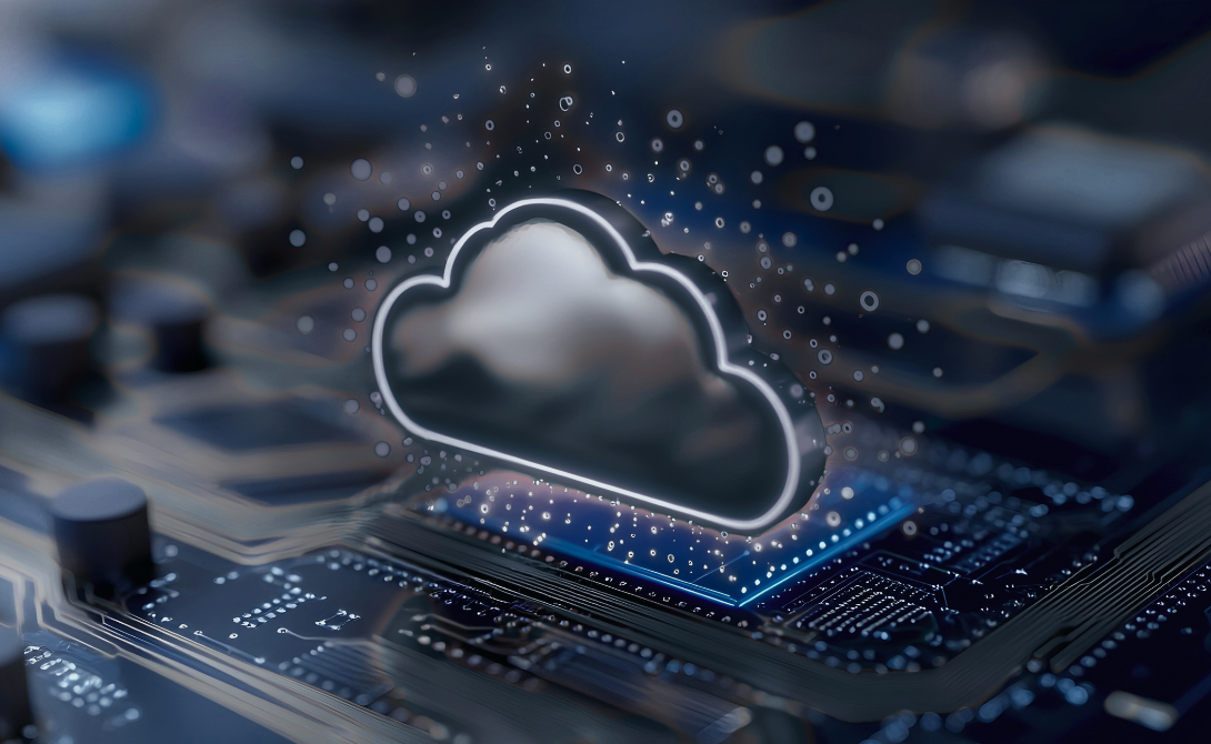 Cloud icon hovering over a microchip on a digital circuit board – representing automated cloud scaling and intelligent infrastructure.