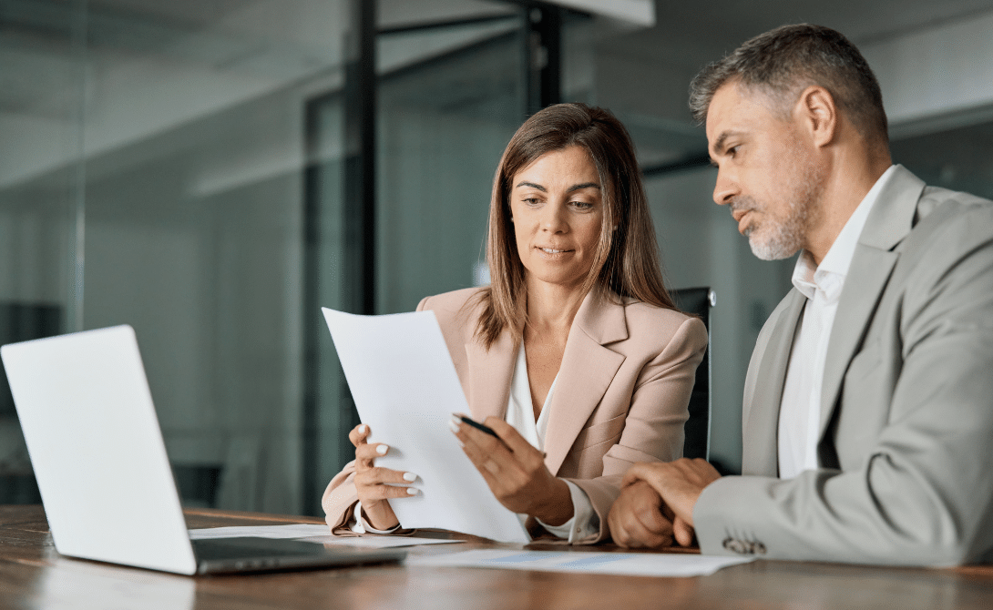 Steuerberater arbeiten digital mit DATEV-Software und IT-Services von CONVOTIS in moderner Kanzleiumgebung